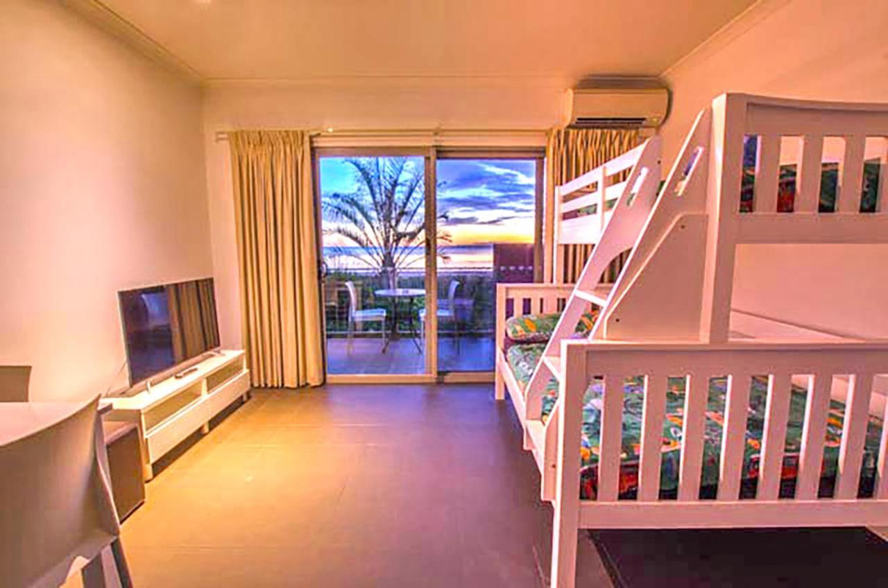 Onslow Beach Resort Esterno foto