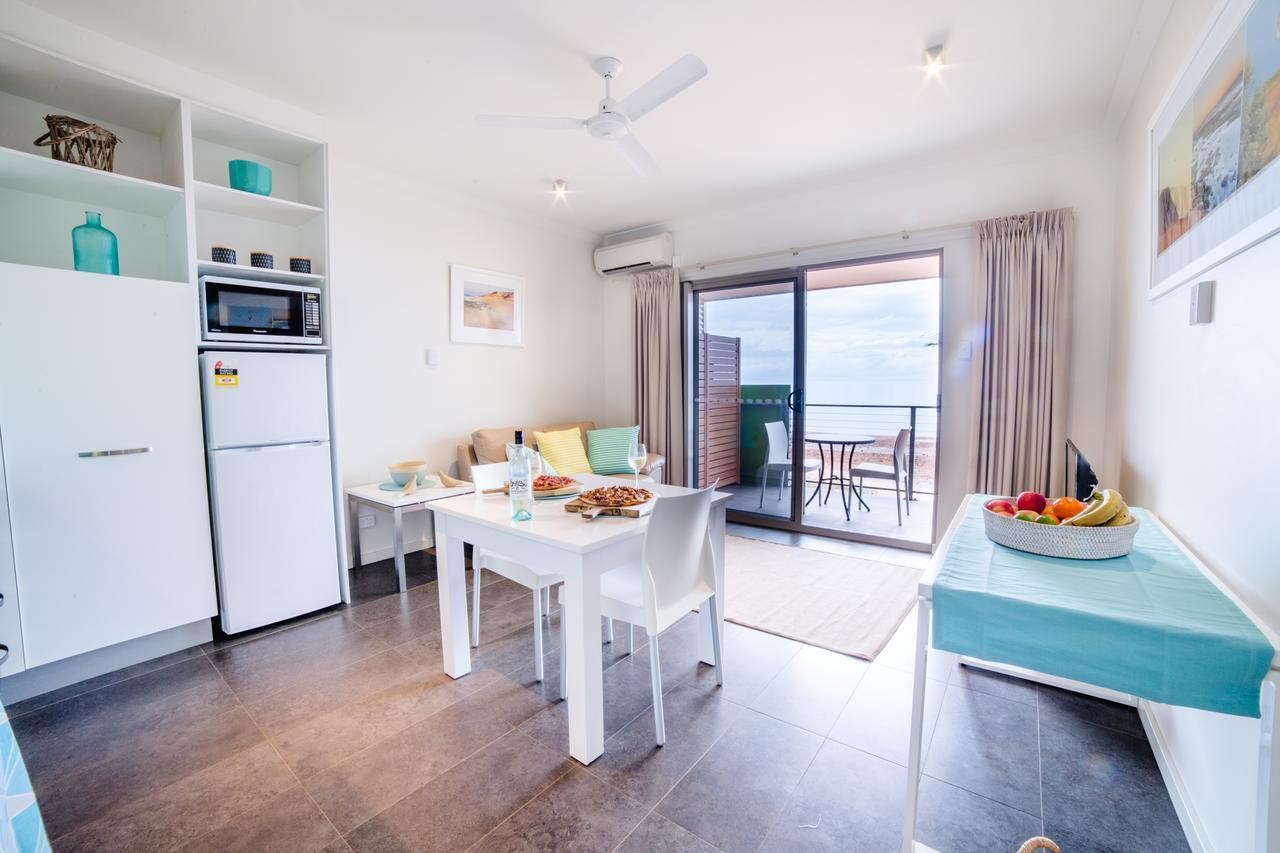 Onslow Beach Resort Esterno foto